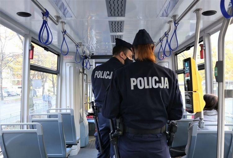Czwarta fala pandemii. Kontrole policji i apel MPK o noszenie maseczek [ZDJĘCIA]