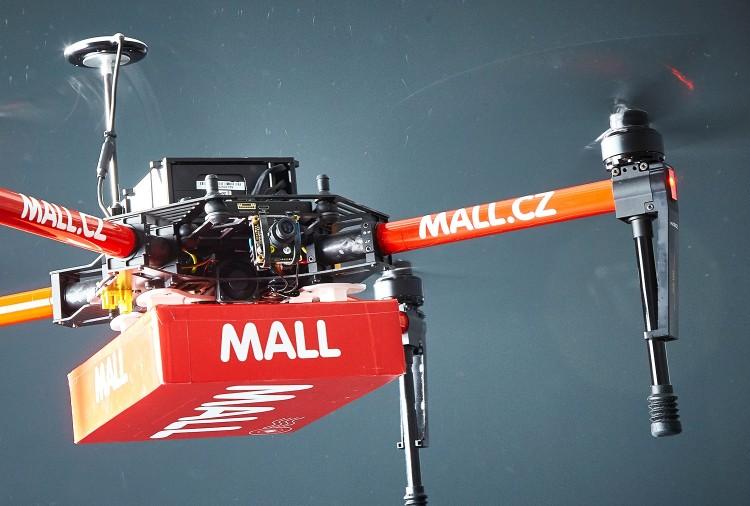 Dron zamiast listonosza. Pierwsze próby w przyszłym roku?
