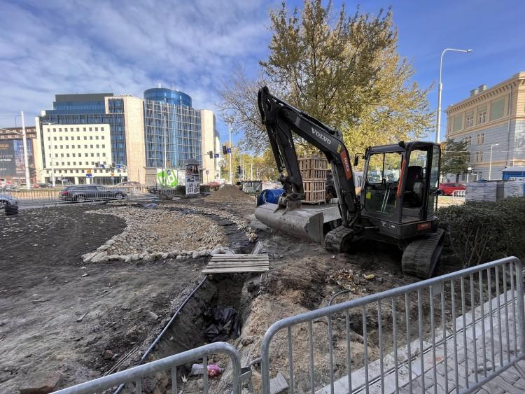 Wrocław: Na placu Orląt Lwowskich powstaje zielono-niebieski skwerek