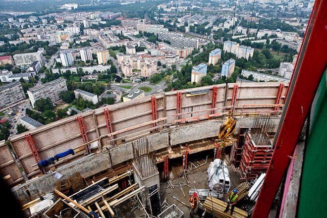 Sky Tower już jest najwyższym budynkiem w Polsce
