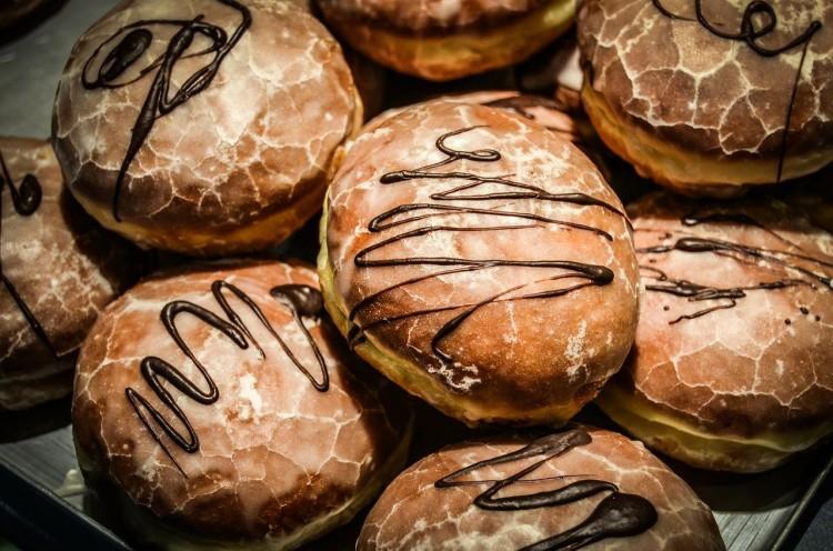 Jeden pączek to nawet 500 kcal! Diet-coach radzi, jak przetrwać Tłusty Czwartek