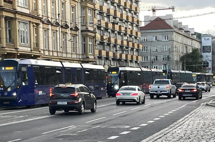 Awaria tramwaju w centrum. Brak prądu i objazdy dla kilku linii
