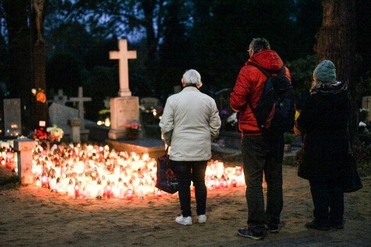 Do której godziny są czynne cmentarze we Wrocławiu?