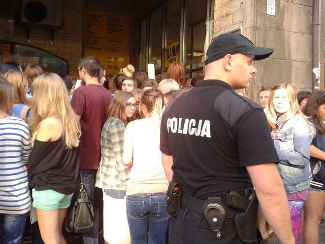Specjalne jednostki policji pomagają wrocławianom przetrwać burze. Uratowali m.in. człowieka topiącego się w piwnicy