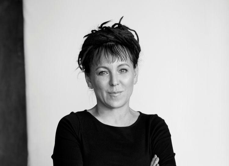„Tokarczuk w trudnym momencie przypomniała Polakom o demokracji” [WYWIAD]