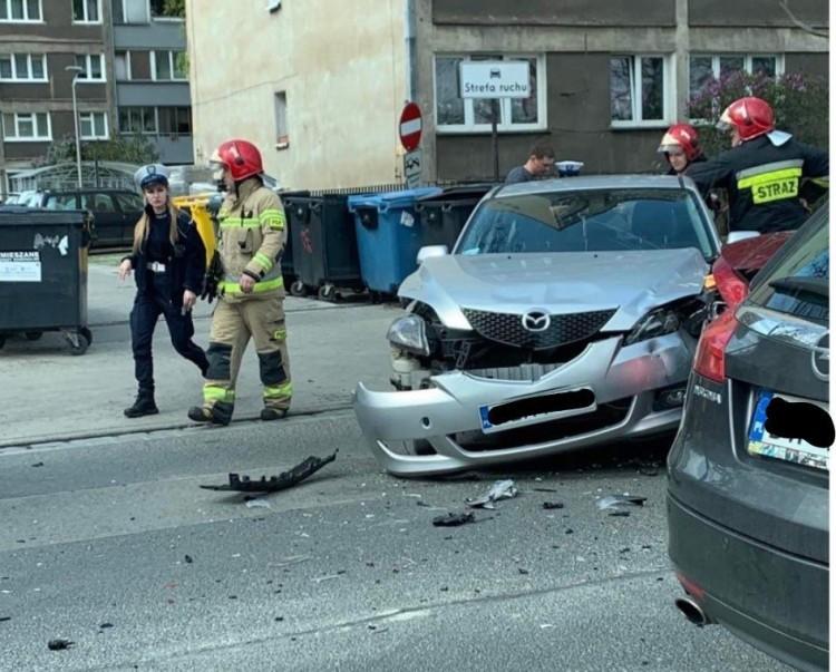 Kraksa w centrum Wrocławia. Pechowo spotkały się dwie mazdy