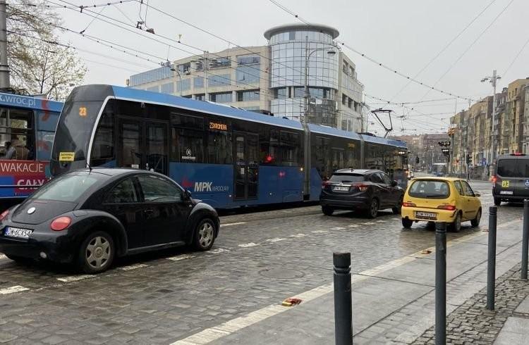 Wrocław: Utrudnienia w ruchu tramwajów na placu Bema