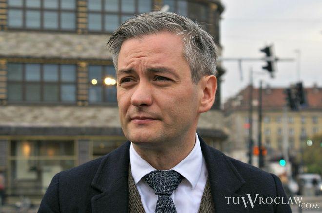 Poseł Biedroń: Wrocław zalewa fala nienawiści, prezydent Dutkiewicz nie może chować głowy w piasek