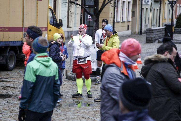 Pobiegli tyłem w szczytnym celu podczas finału WOŚP [ZDJĘCIA]