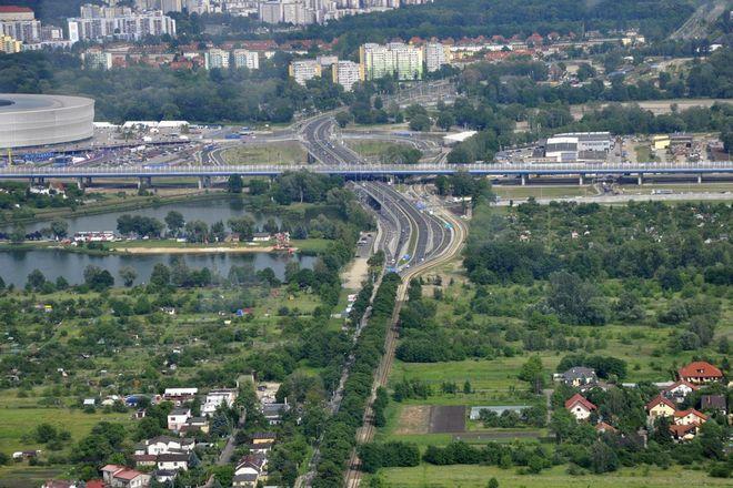 Ranny motocyklista w szpitalu po wypadku na zachodzie Wrocławia