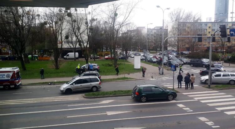 Wypadek na skrzyżowaniu Swobodnej i Komandorskiej [ZDJĘCIA]