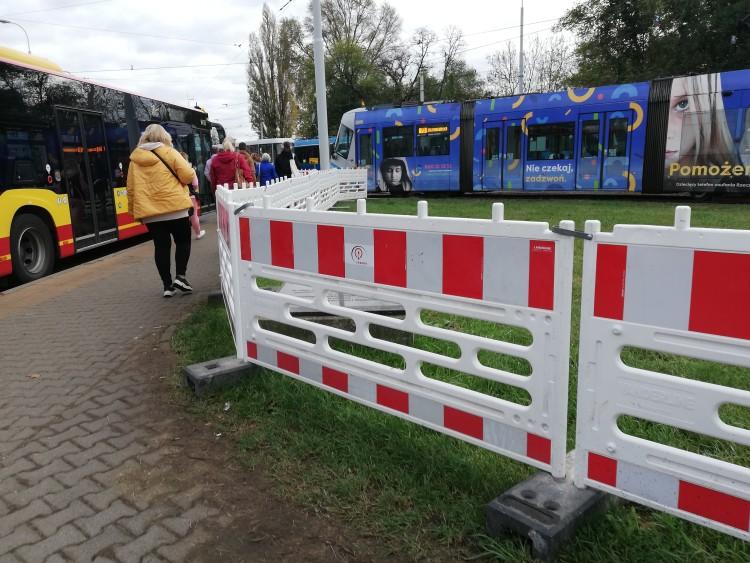Wrocław: Barierki na pętli Pilczyce. Niebezpiecznie z powodu remontu