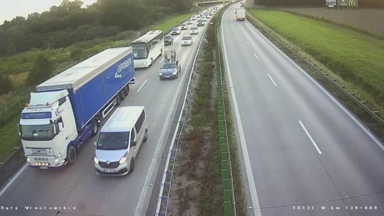 Wrocław: Dwa wypadki na autostradzie A4. Motocyklista w szpitalu