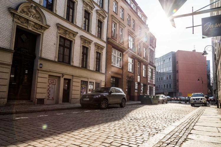 Ulica Włodkowica pustoszeje? Mniej restauracji w Dzielnicy Czterech Świątyń [ZDJĘCIA]