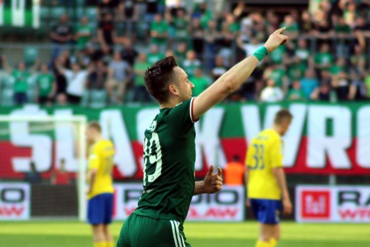 Co to był za mecz! Śląsk rozbił Arkę Gdynia 4:1 i jest blisko pozostania w Ekstraklasie [RELACJA]