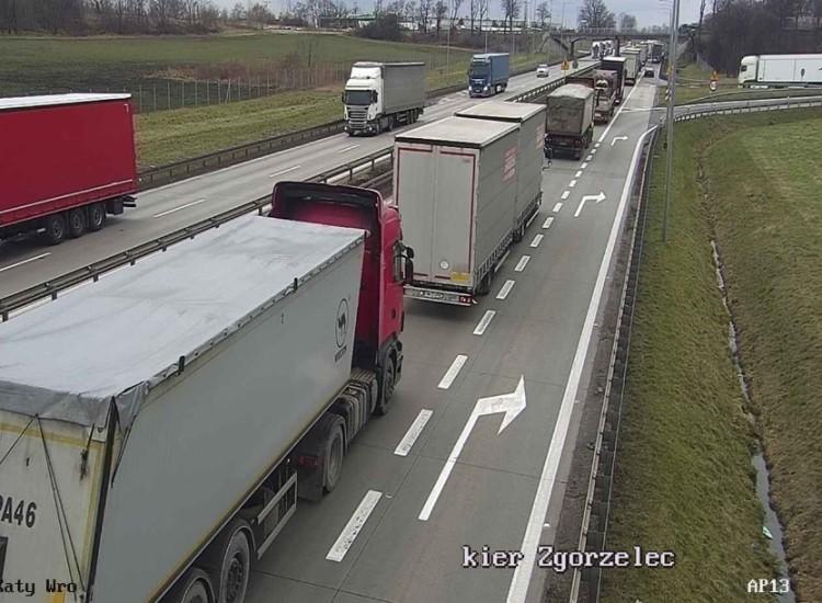 Utrudnienia na autostradzie A4 pod Wrocławiem. Zablokowany pas ruchu