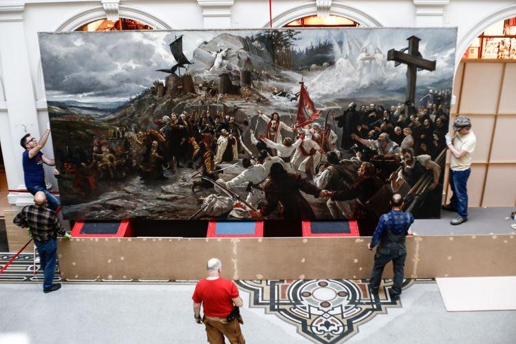 W Muzeum Narodowym trwa montaż wielkoformatowego obrazu „Polonia” Jana Styki [ZDJĘCIA]