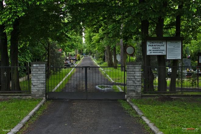 Radni niemal jednogłośnie za sprzedażą kościołowi działki za tysiąc złotych. Jest warta prawie sto razy więcej
