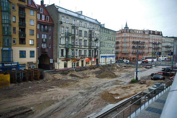Plac Bema połowicznie przejezdny