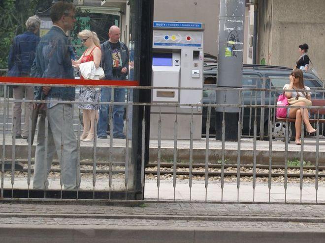 Na oczach wrocławskich policjantów uszkodził kilka biletomatów. Może trafić za kraty na 5 lat