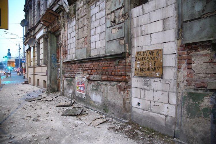 Akcja straży pożarnej na Traugutta. Posypała się kamienica [ZDJĘCIA]
