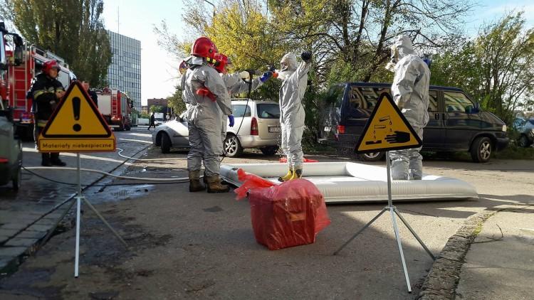 Antyterroryści w urzędzie marszałkowskim. Widowiskowe ćwiczenia [ZDJĘCIA]