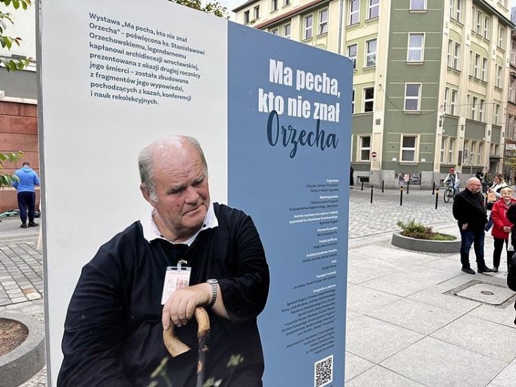 Orzech pozostaje w pamięci wrocławian. Otwarcie wystawy poświęconej księdzu