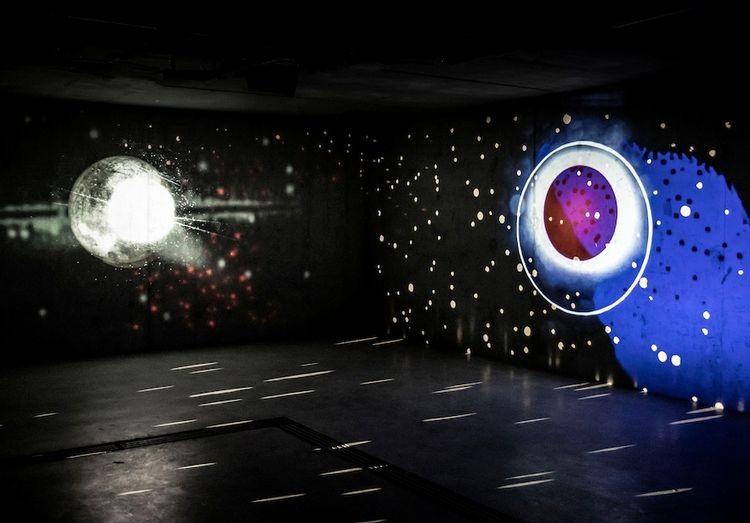 „Mleczne Medium” z muzyką na żywo. Instalacja audiowizualna na Kinomuralu [ZDJĘCIA]