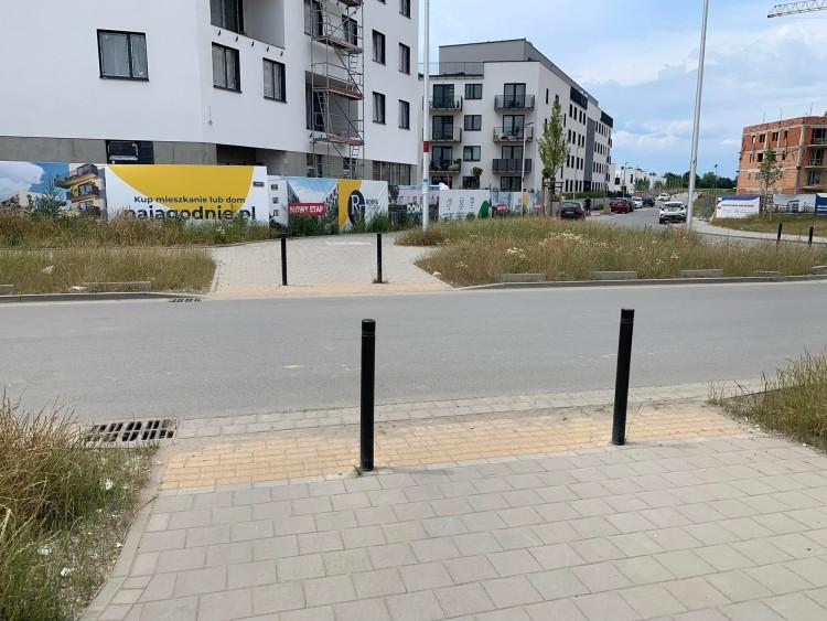 Niedokończone ulice na Jagodnie. Miasto czeka na deweloperów [ZDJĘCIA]