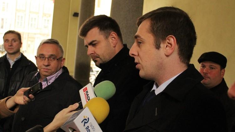 Opozycja ocenia pierwszy rok Sutryka: PR, ideologiczny skręt w lewo i walka z kierowcami