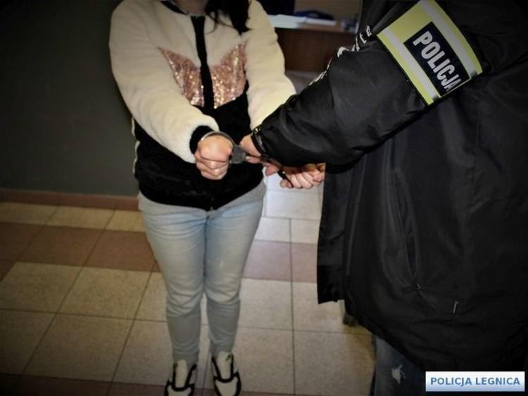 Kobieta znęcała się nad czwórką swoich małych dzieci. Poszkodowany noworodek