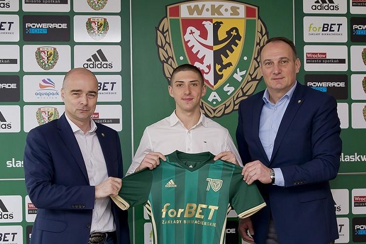 Bramkostrzelny junior z nowym kontraktem w Śląsku