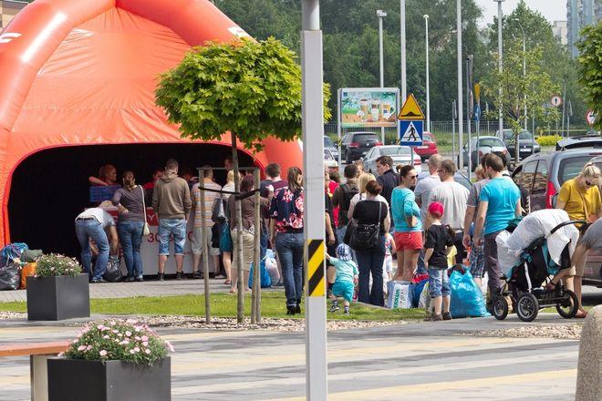 Mieszkańcy Wrocławia przekazali 7 ton ubrań na rzecz PCK, za które dostali vouchery na zakupy 