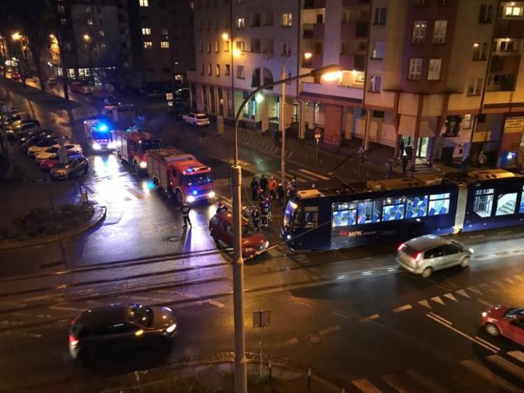 Na Glinianej kierowcy nie patrzą na znaki i powodują masę kolizji
