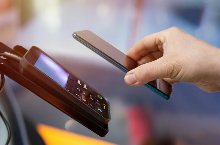 Nie płacisz jeszcze telefonem? Sprawdź jak to zrobić krok po kroku