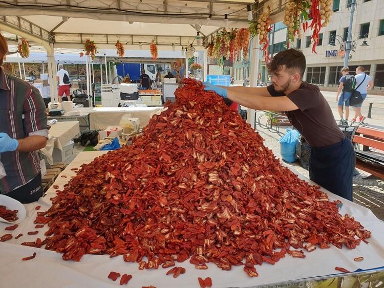 Regionalne włoskie produkty na kiermaszu w sercu Wrocławia [ZDJĘCIA]