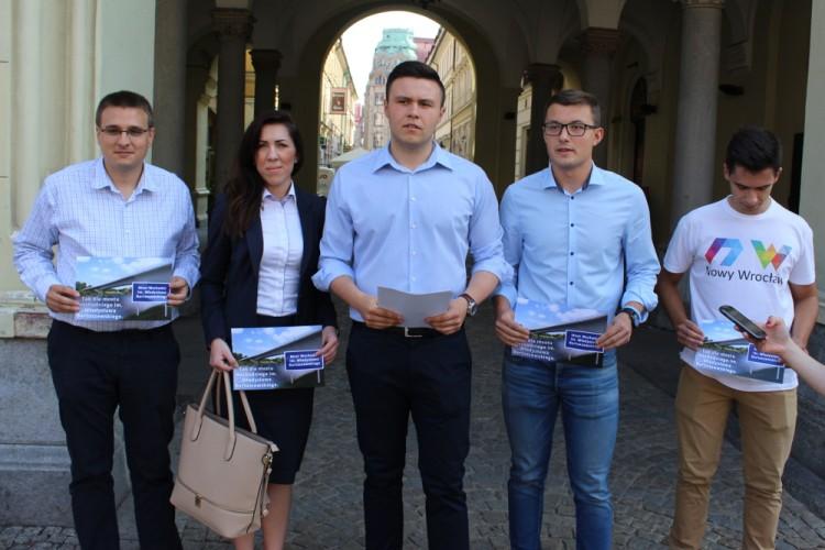 Chcą nazwać most im. Bartoszewskiego. Będą protesty?