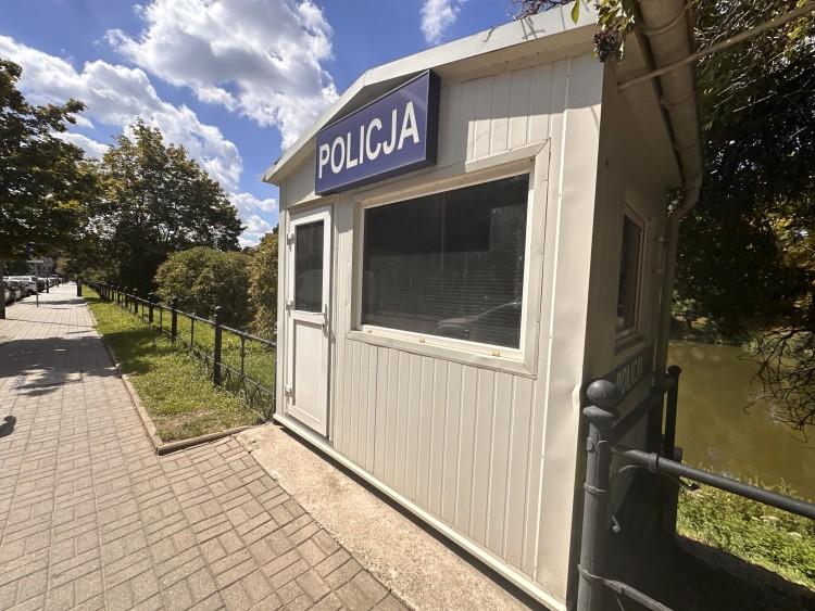 Policyjny kiosk w centrum Wrocławia. Stoi tu nie bez przyczyny