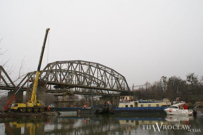 Trwa budowa przystanku Wrocław Osobowice. Dwie podwrocławskie stacje na półmetku modernizacji