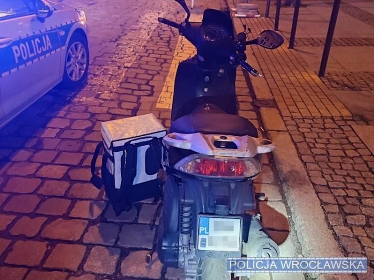 Motocykl z tablicami od skutera, a kierowca z Ukrainy bez prawa jazdy