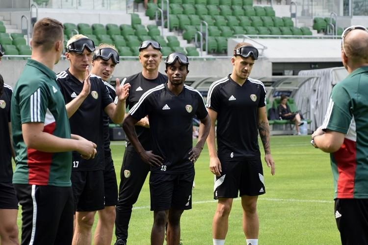 Piłkarze Śląska wzięli udział w treningu blind footballu [WIDEO, ZDJĘCIA]