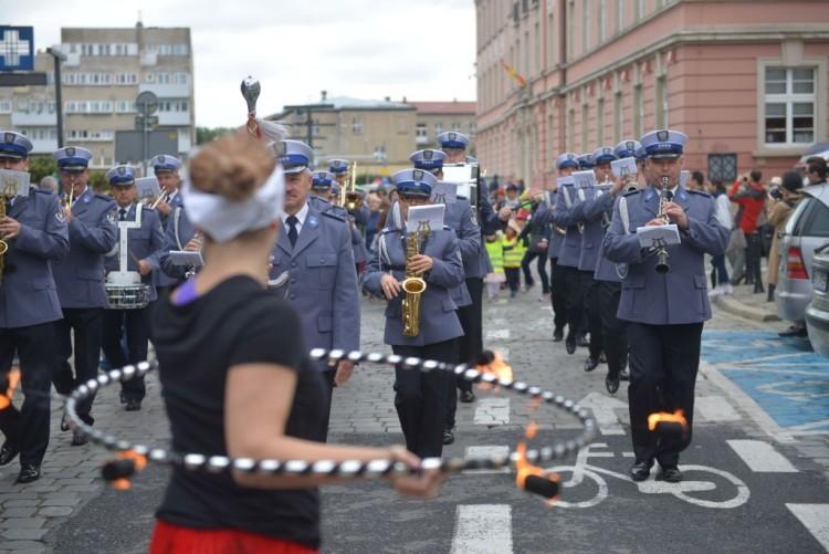 Kolorowy Marsz Kapeluszy zainaugurował Dni Seniora we Wrocławiu [DUŻO ZDJĘĆ]