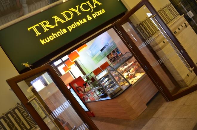 Nowy bar na Dworcu Głównym otwarty. Zjesz tam pierogi, zupę i pizzę [FOTO]