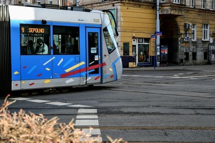 Utrudnienia dla pasażerów MPK w popołudniowym szczycie. Objazd w centrum