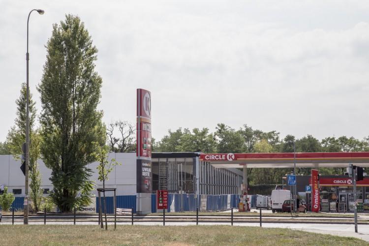 Już widać nowy sklep przy Braniborskiej. Będzie gotowy za dwa miesiące [ZDJĘCIA]