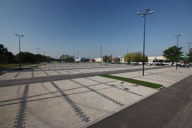 Ćwierć tysiąca aut zaparkuje na nowym parkingu przy jednym z centrów handlowych