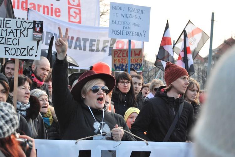 Wrocław: tysiące osób na strajku z okazji Dnia Kobiet [ZOBACZ ZDJĘCIA]