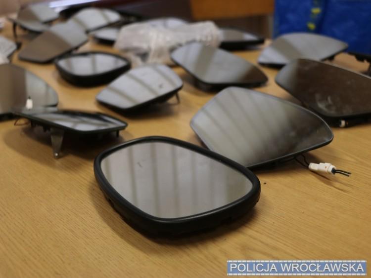 Wrocław: Szajka samochodowa ukradła 160 lusterek i kołpaków za 170 tys. zł