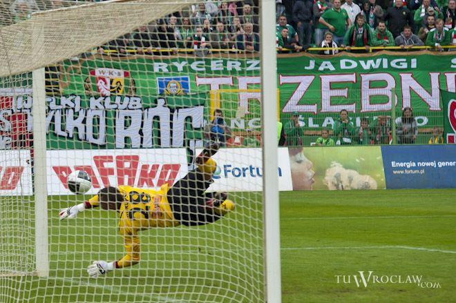 Poznańska lokomotywa na stacji Oporowska - Śląsk podejmie Lecha
