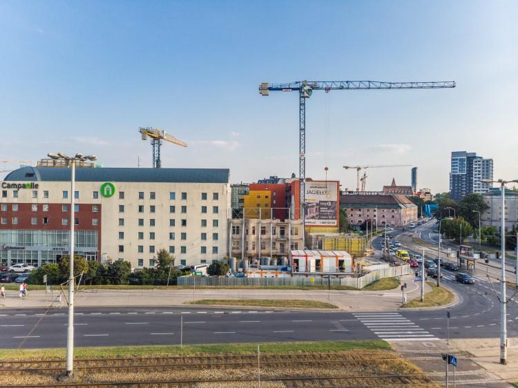 Zobacz rewitalizację zabytkowej kamienicy na Śródmieściu z lotu ptaka [ZDJĘCIA]